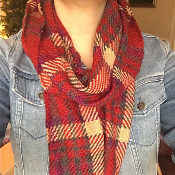 Banana Republic Accessories - NWT Banana Republic plaid scarf